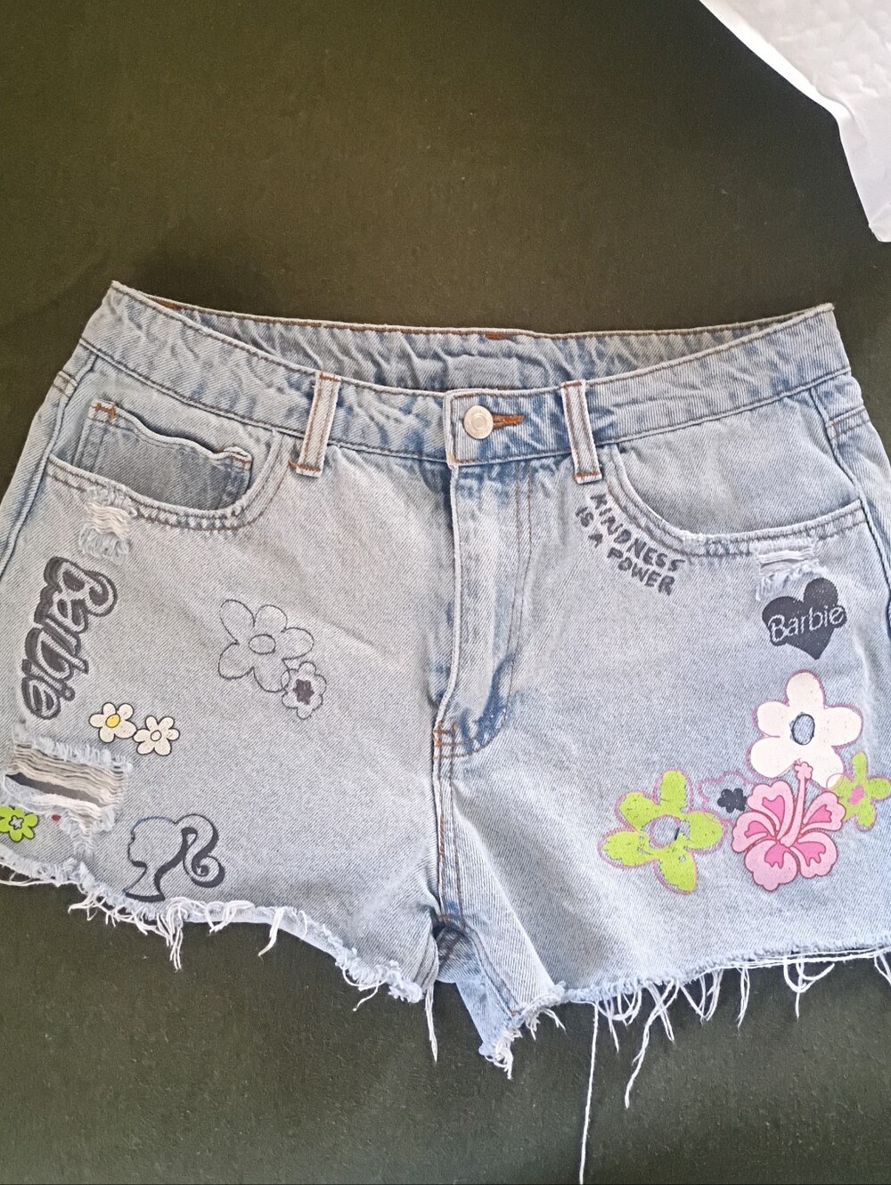 Forever 21 x Barbie Light Wash Distressed Graphic Denim Shorts 🌸. Size 29